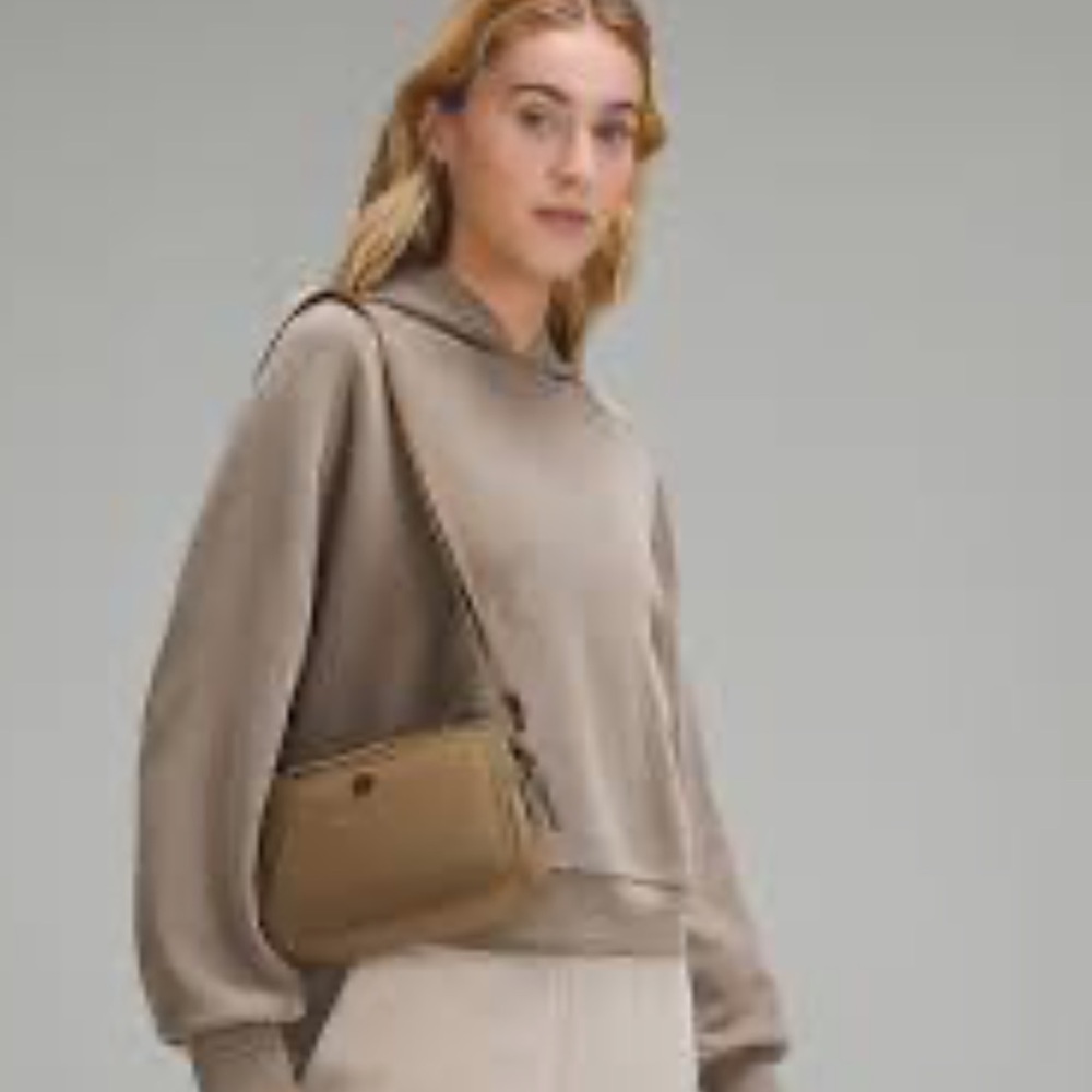 Lululemon camera bag in artifact